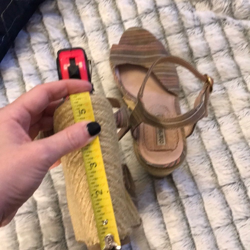 Beautiful striped Charles David espadrilles - Picture 3 of 7